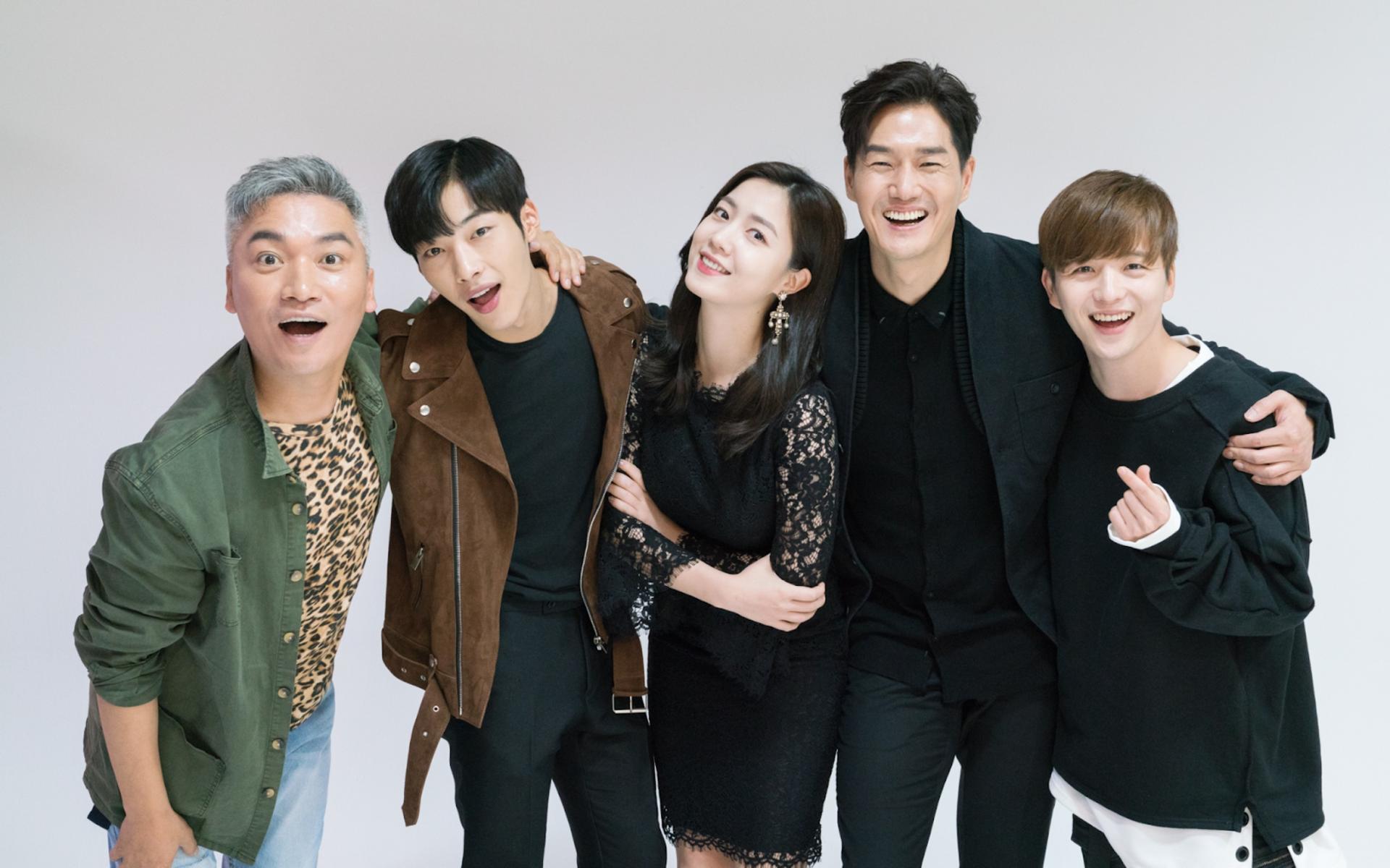 Cuộc săn đuổi nghẹt thở của những "chú chó điên" đối đầu với đế chế lừa đảo nghìn tỷ.