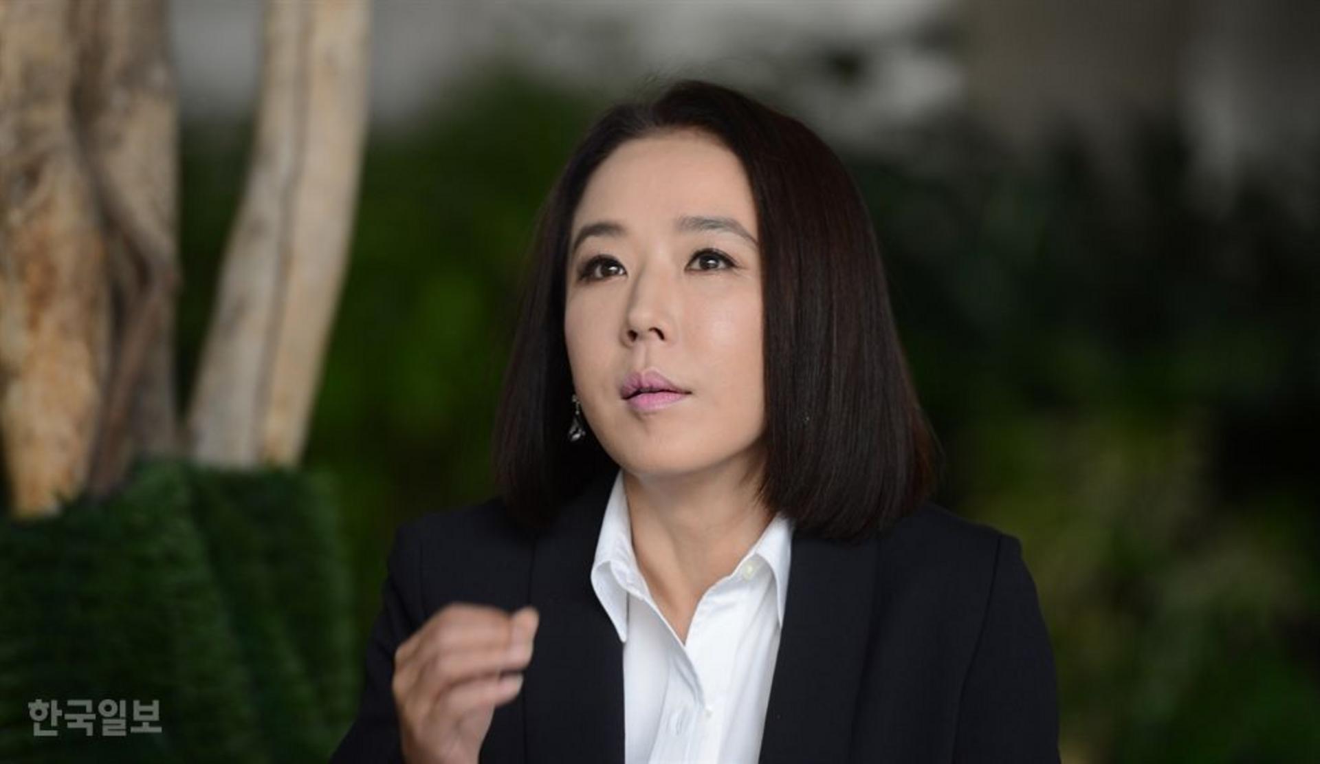 Sự đổ vỡ của tinh thần dưới sức ép của những bóng ma quá khứ không chịu buông tha.