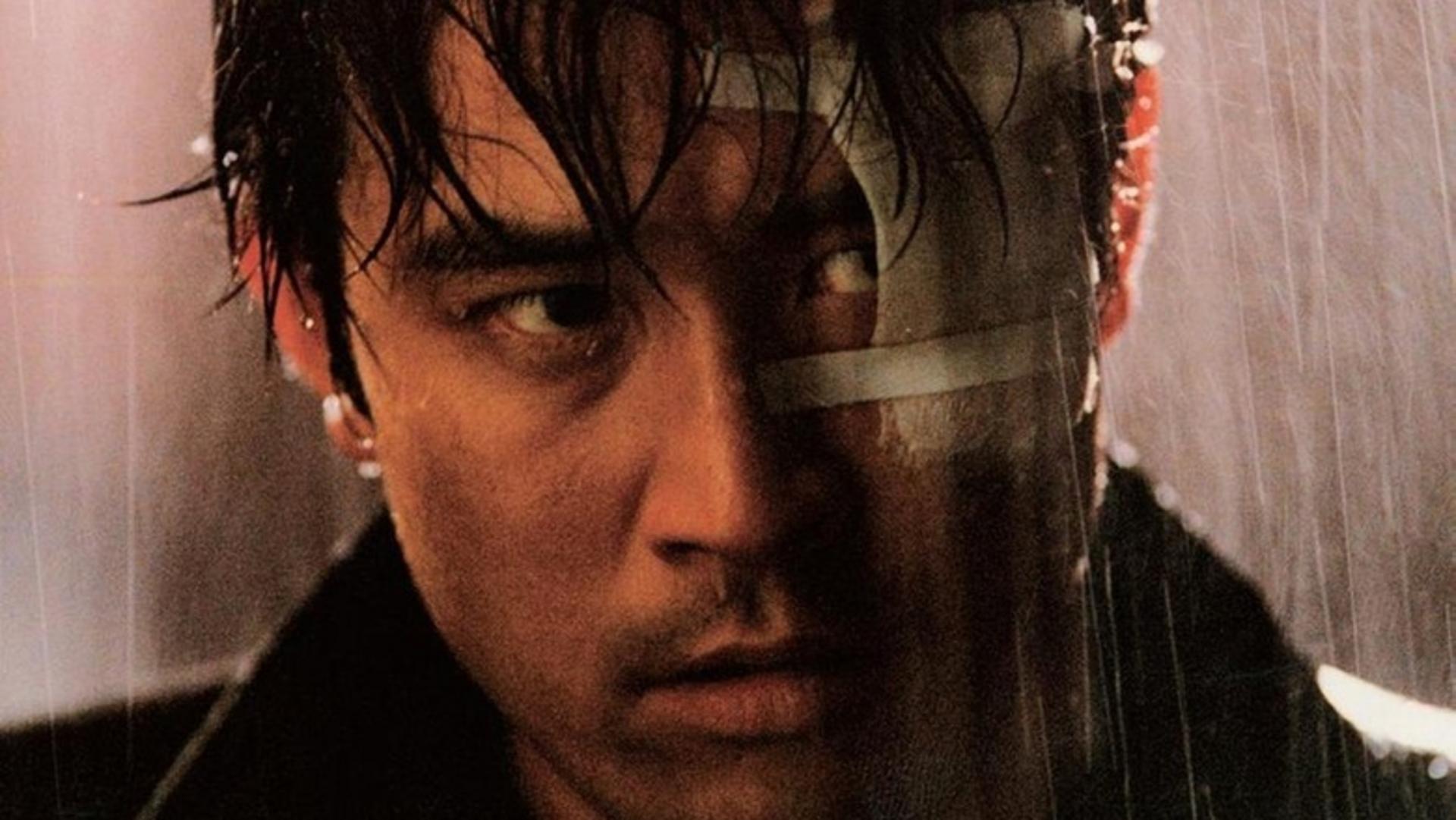 Tiếng thét phẫn nộ của cá nhân đơn độc chống lại cả một hệ thống tội ác.