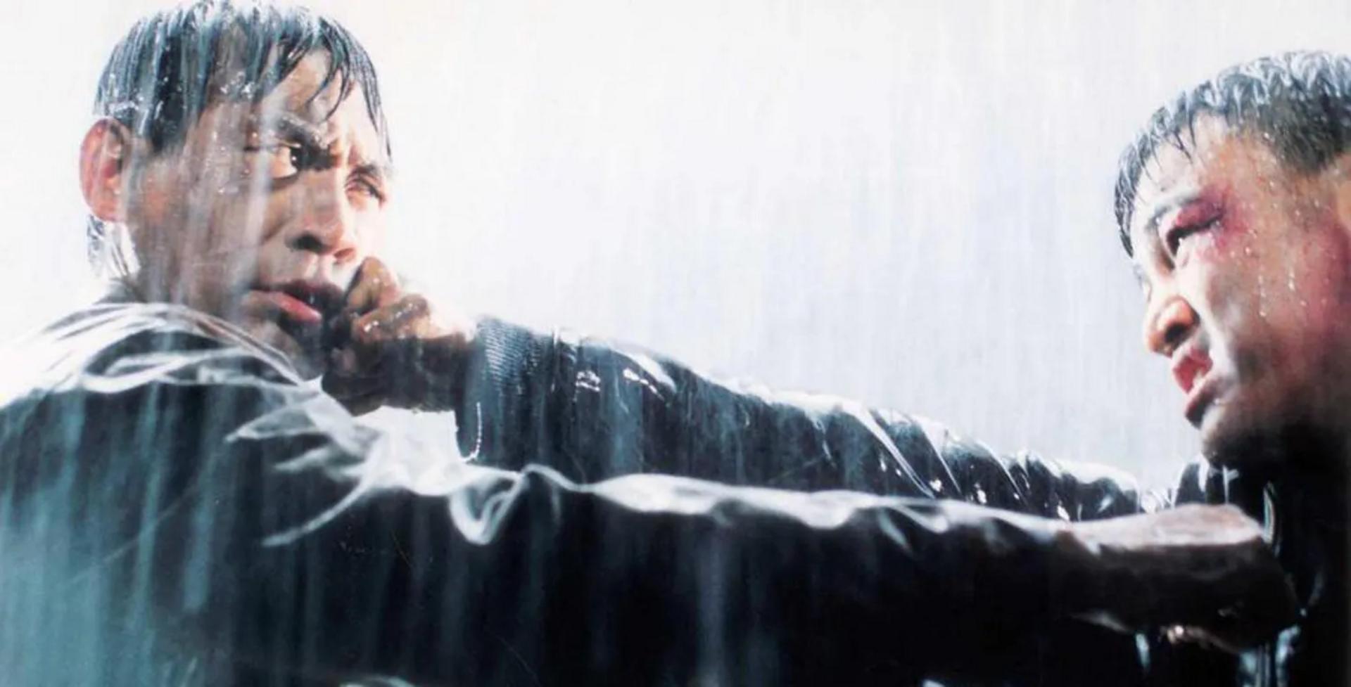 Màn rượt đuổi đầy tính thẩm mỹ giữa bóng tối và ánh sáng của công lý.