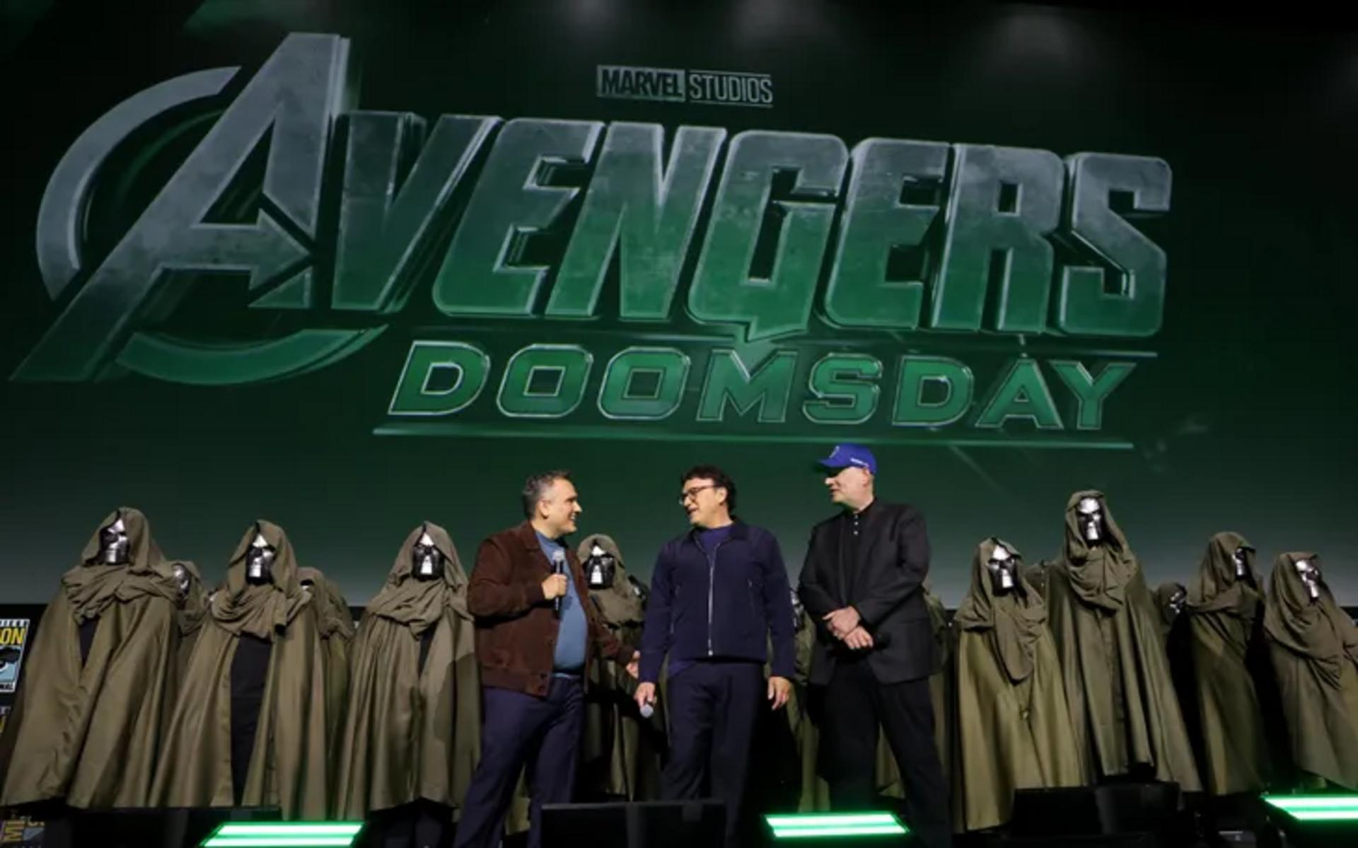 Trận chiến đa vũ trụ nơi các anh hùng phải lựa chọn giữa sự hy sinh và ngày tận thế vĩnh viễn.