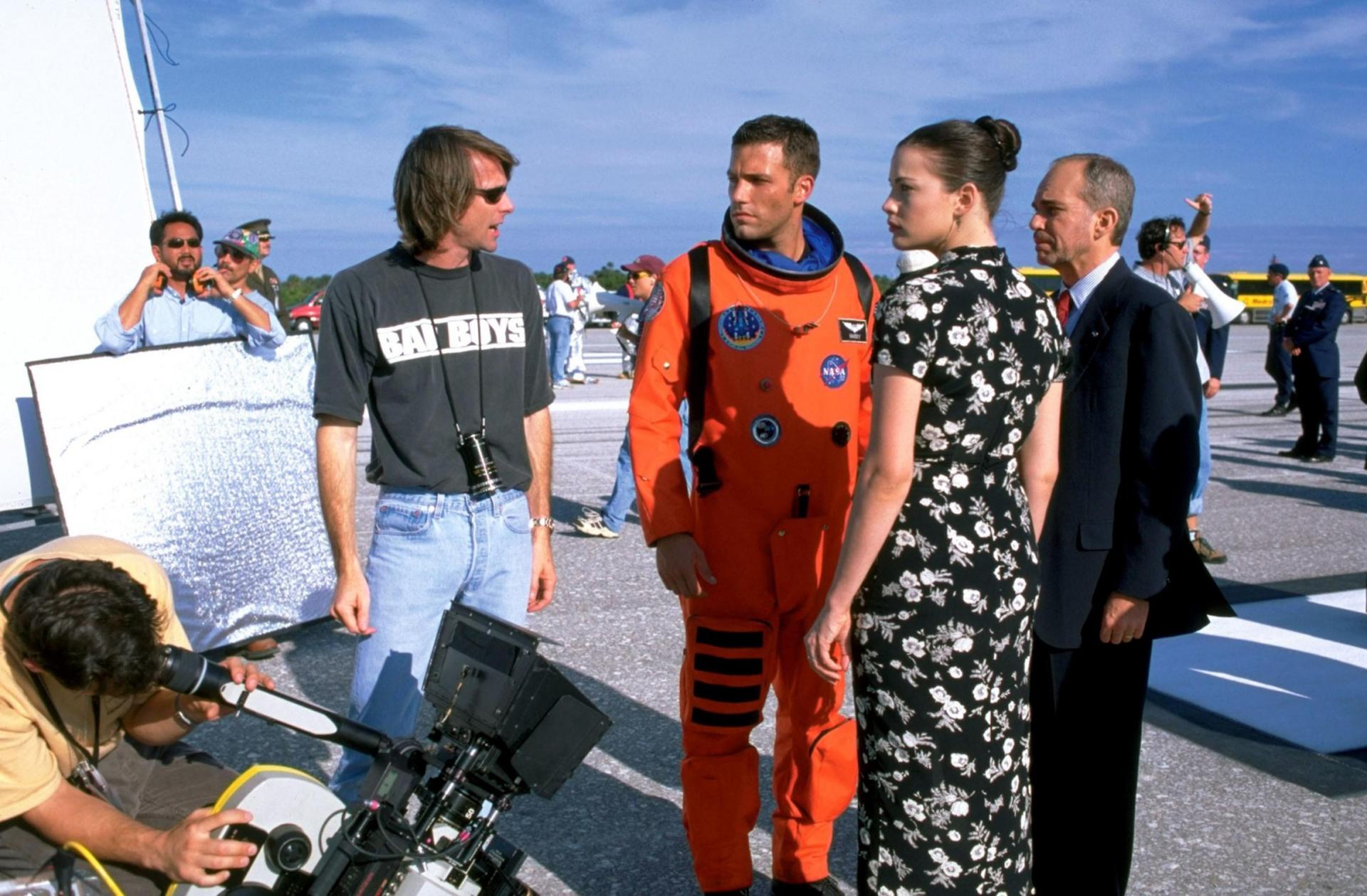 Cuộc đổ bộ không gian điên rồ nhất lịch sử để ngăn chặn thảm họa hủy diệt từ vũ trụ.