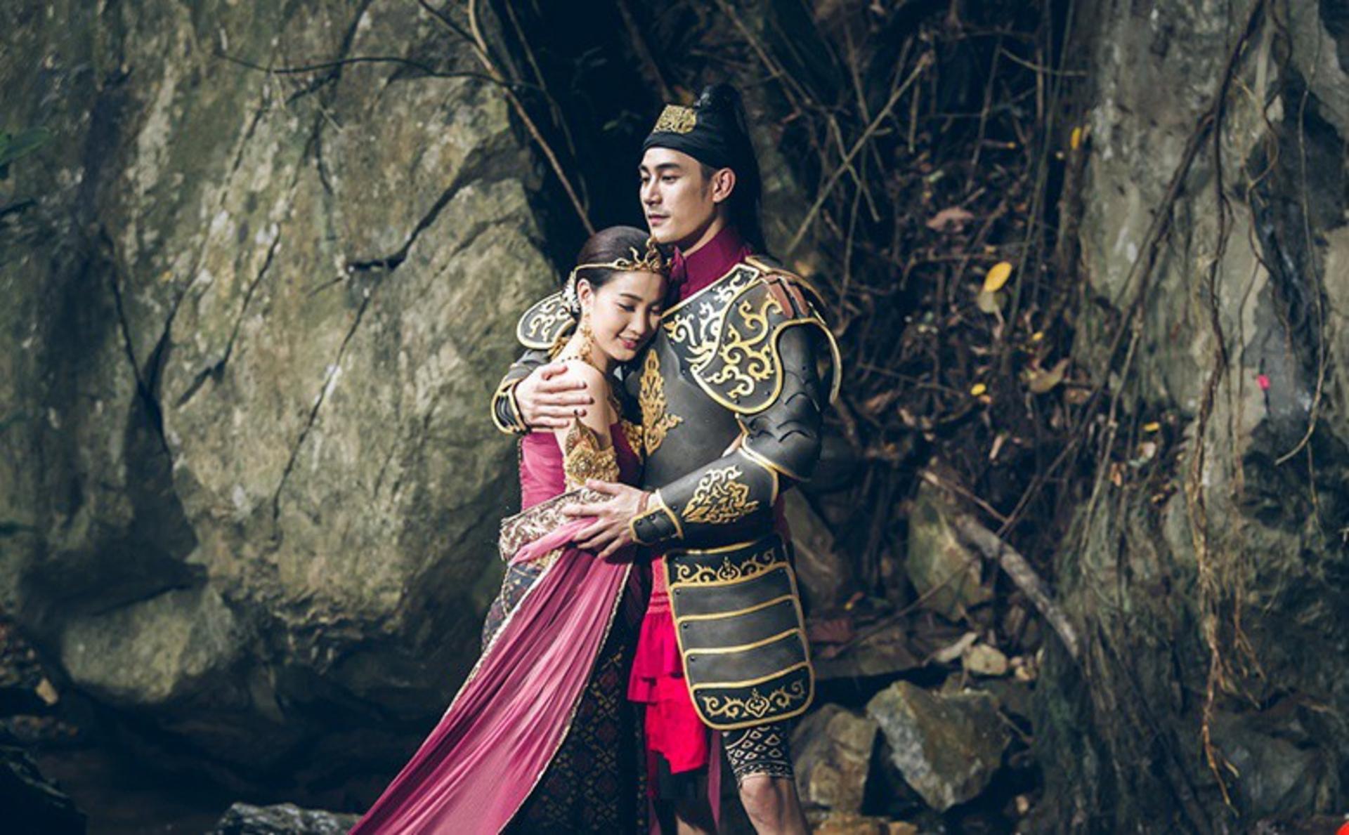 Chuyện tình huyền bí giữa thần linh và con người vượt qua mọi rào cản sinh tử.