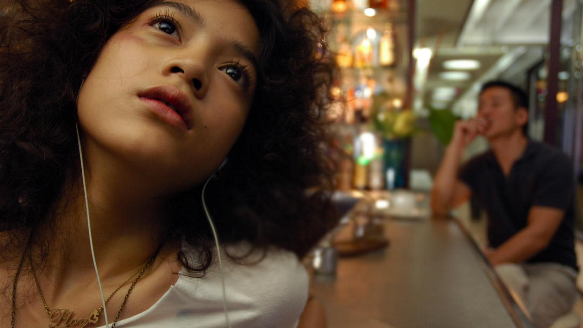 Ranh giới mong manh giữa thực tại và ký ức trong một không gian đầy ma mị.