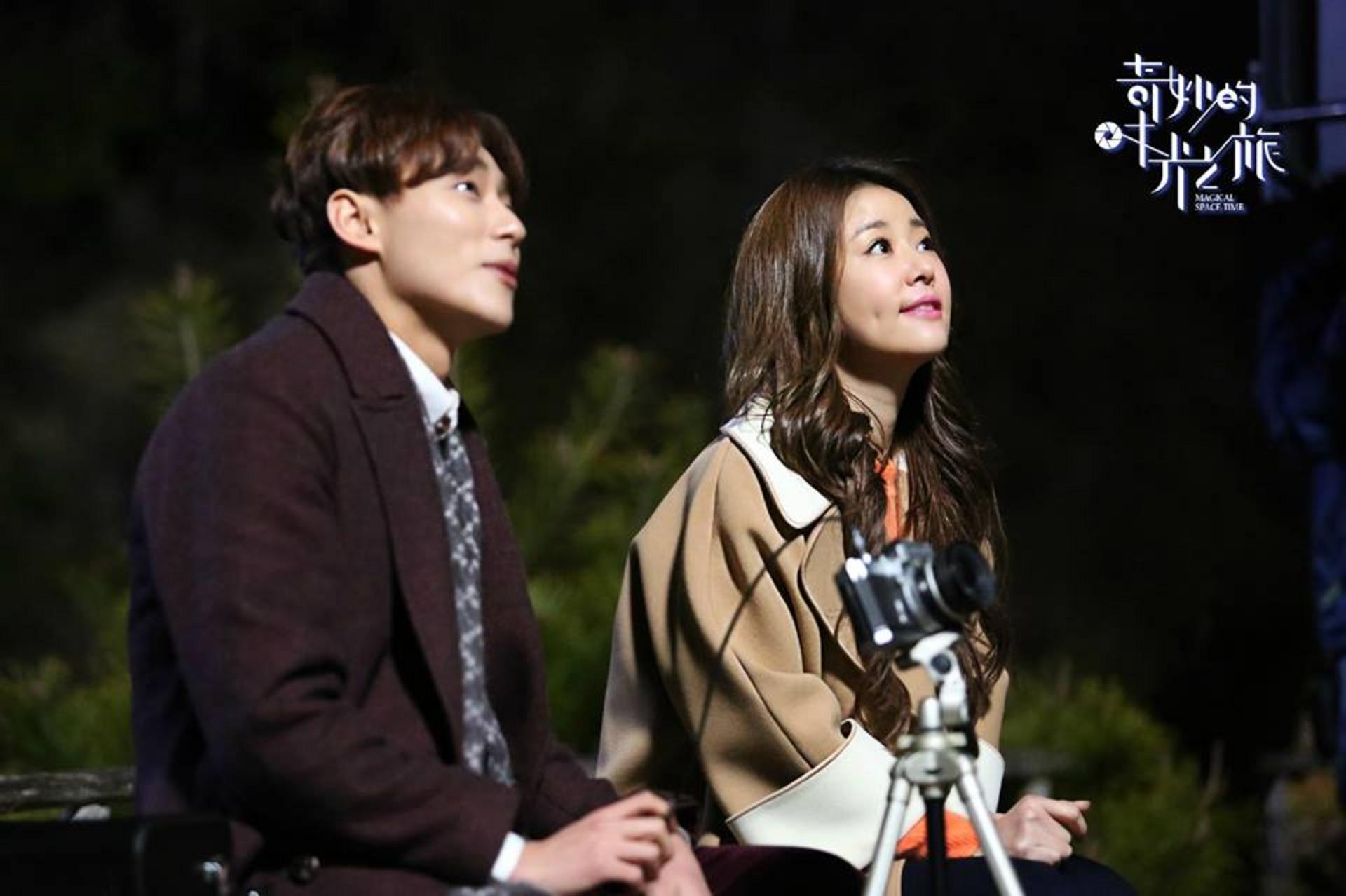 Nỗ lực sửa chữa sai lầm mười năm trước bằng chiếc máy ảnh du hành thời gian đầy bí ẩn.