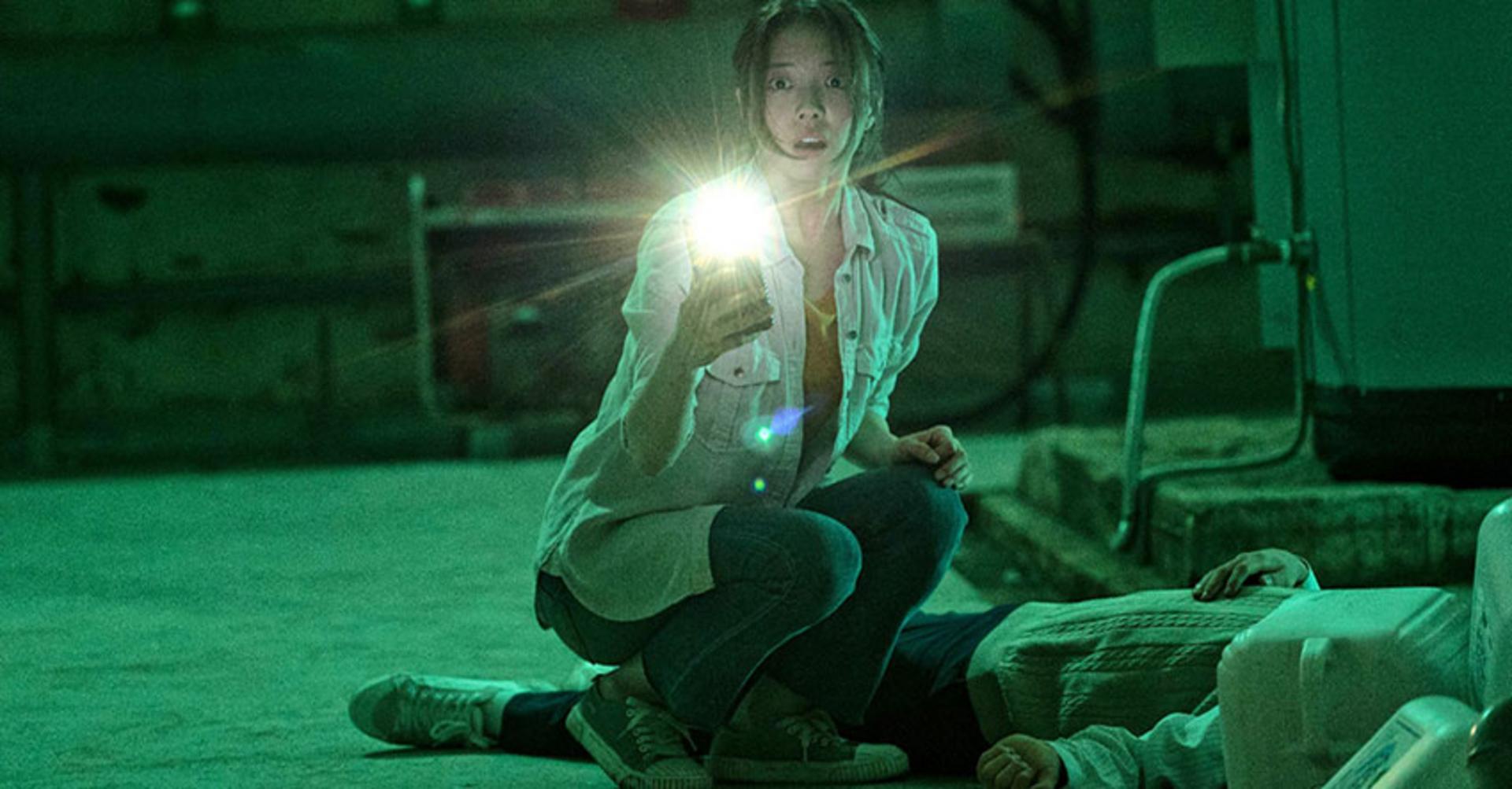 Màn sinh tồn nghẹt thở trong không gian kín giữa ranh giới của lòng nhân đạo và bản năng sống còn.