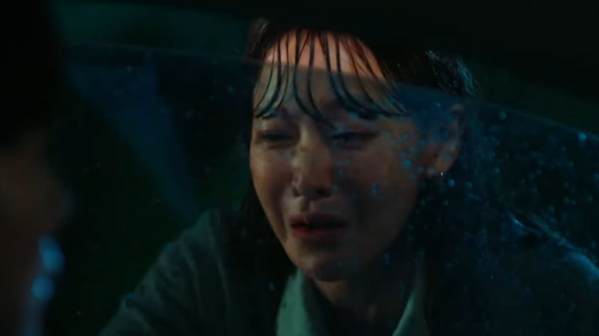 Chủ tịch quyết đoán lại không hề có ý định để cô rời đi dễ dàng