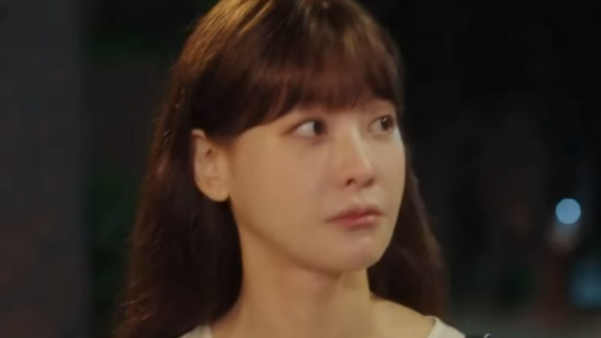 Hee-won nỗ lực kìm nén sự xúc động khi trực tiếp nhận được bản kế hoạch chăm sóc thai kỳ chi tiết mà Doo-jun đã chuẩn bị riêng cho cô