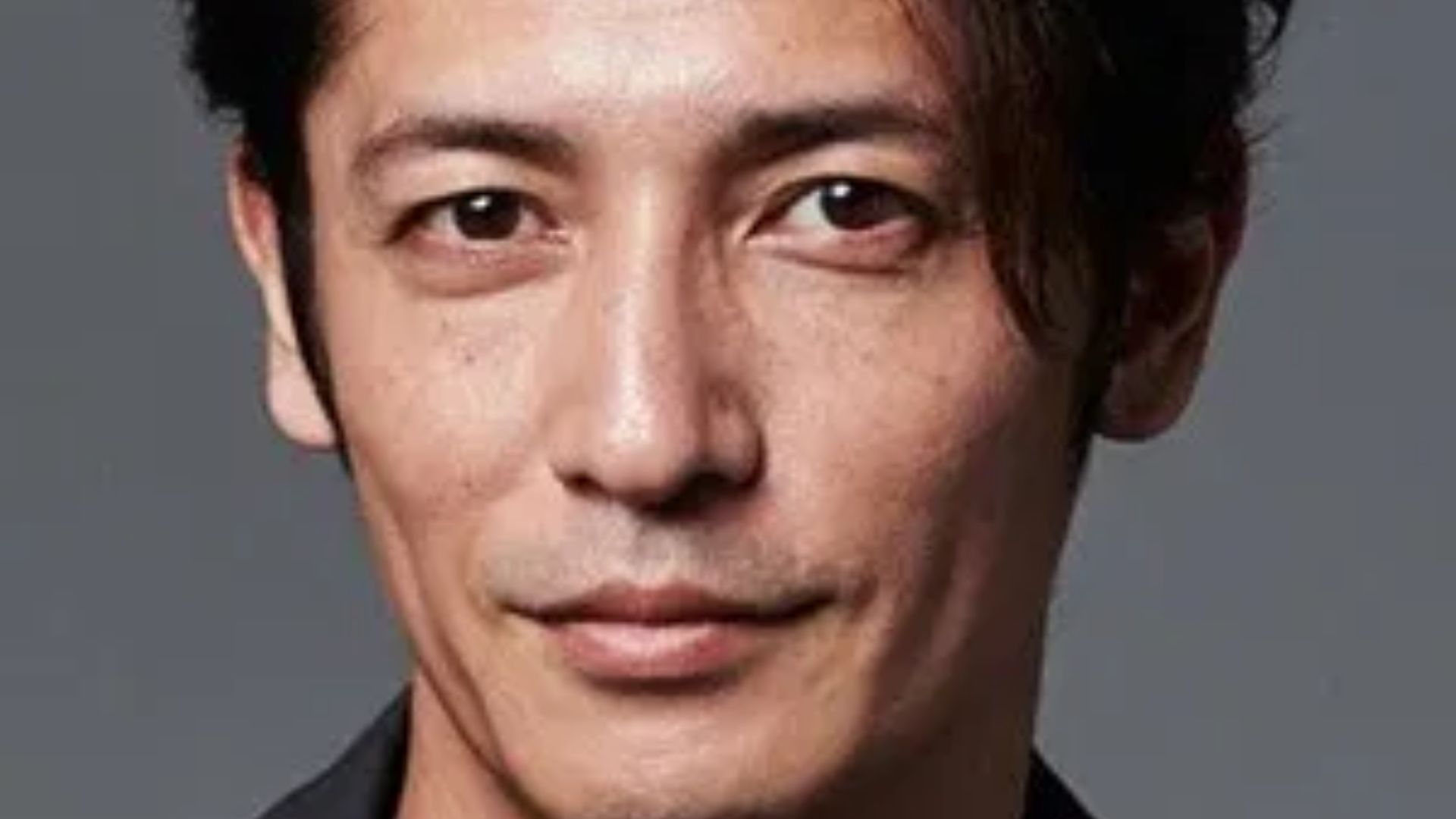 Amano Ren lạnh lùng đối mặt với nghi phạm, sử dụng những bằng chứng giả để ép đối phương phải khai nhận hành vi trục lợi bảo hiểm