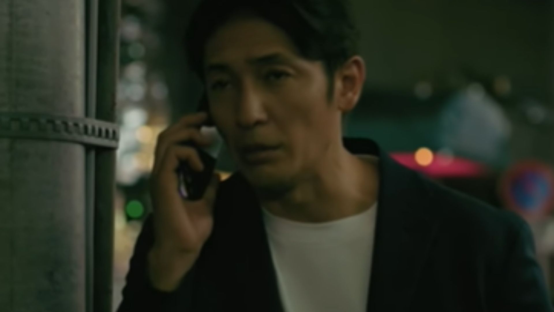 Amano Ren lạnh lùng đối mặt với nghi phạm, sử dụng những bằng chứng giả để ép đối phương phải khai nhận hành vi trục lợi bảo hiểm