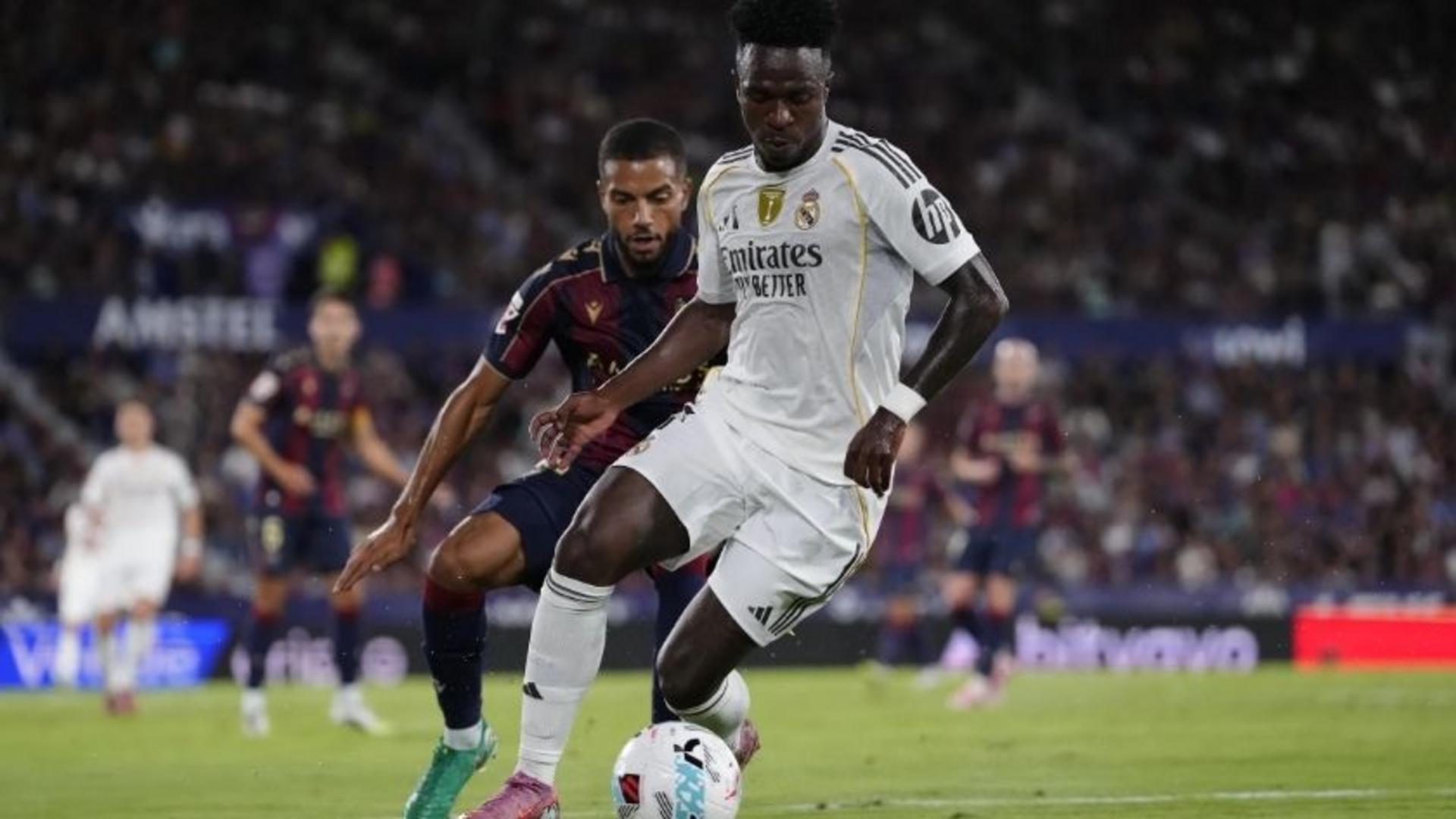 Cuộc chiến đầy gian nan với Levante trong trận gặp Real Madrid sắp tới