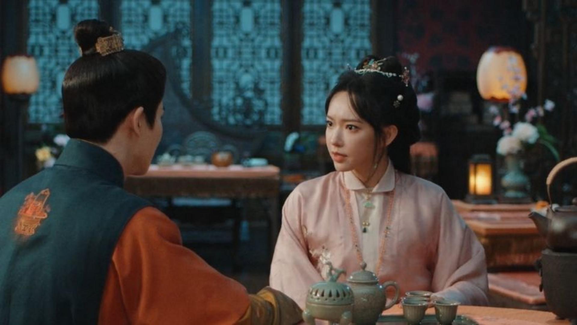 Quyền lực phi lý của nhà họ Vinh khiến trật tự xã hội phong kiến trong phim trở nên méo mó