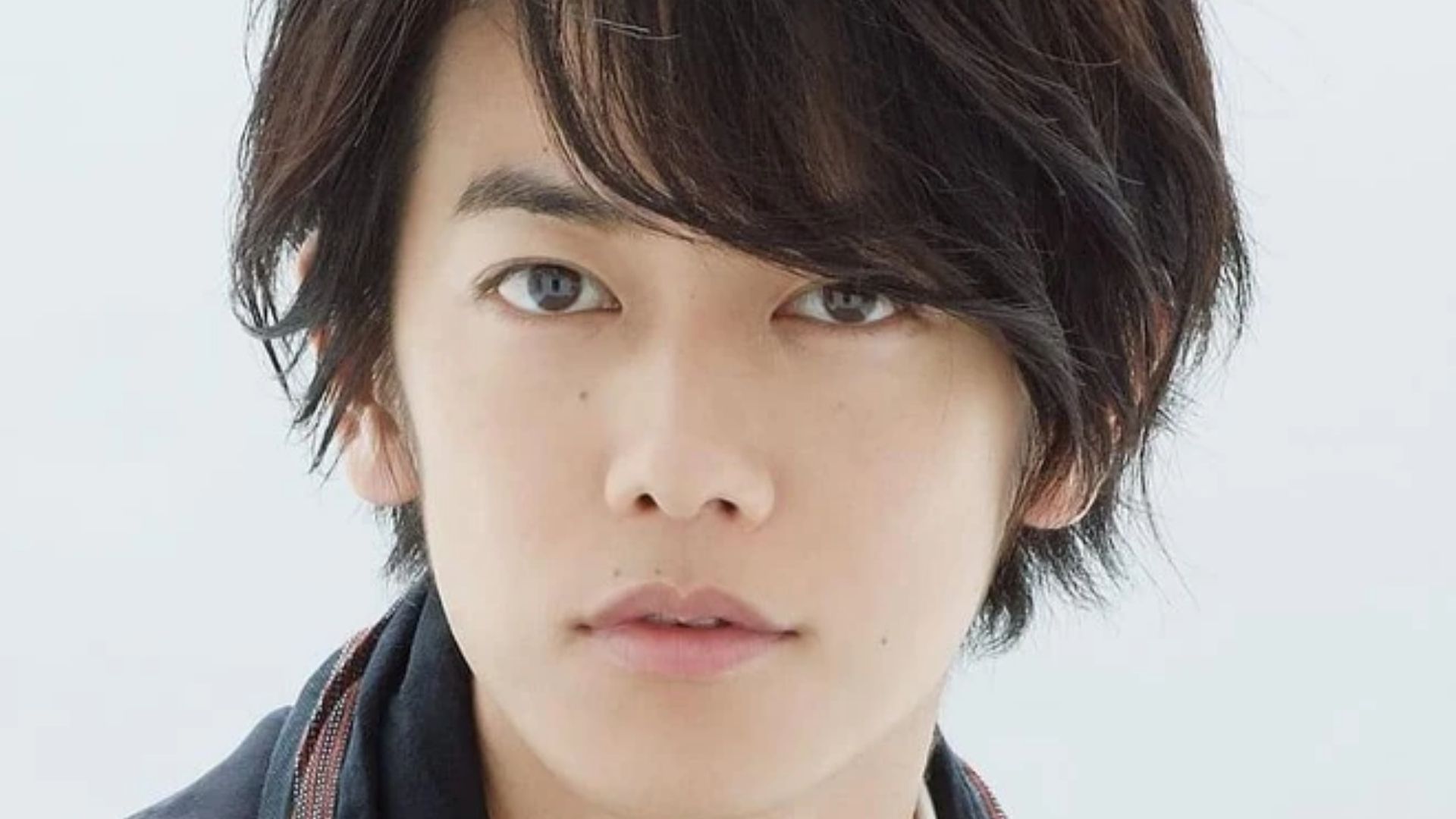 Chiharu rạng rỡ xuất hiện trước mặt Tsukasa, khiến anh sững sờ trước vẻ đẹp và sự tự tin khác lạ của vợ cũ