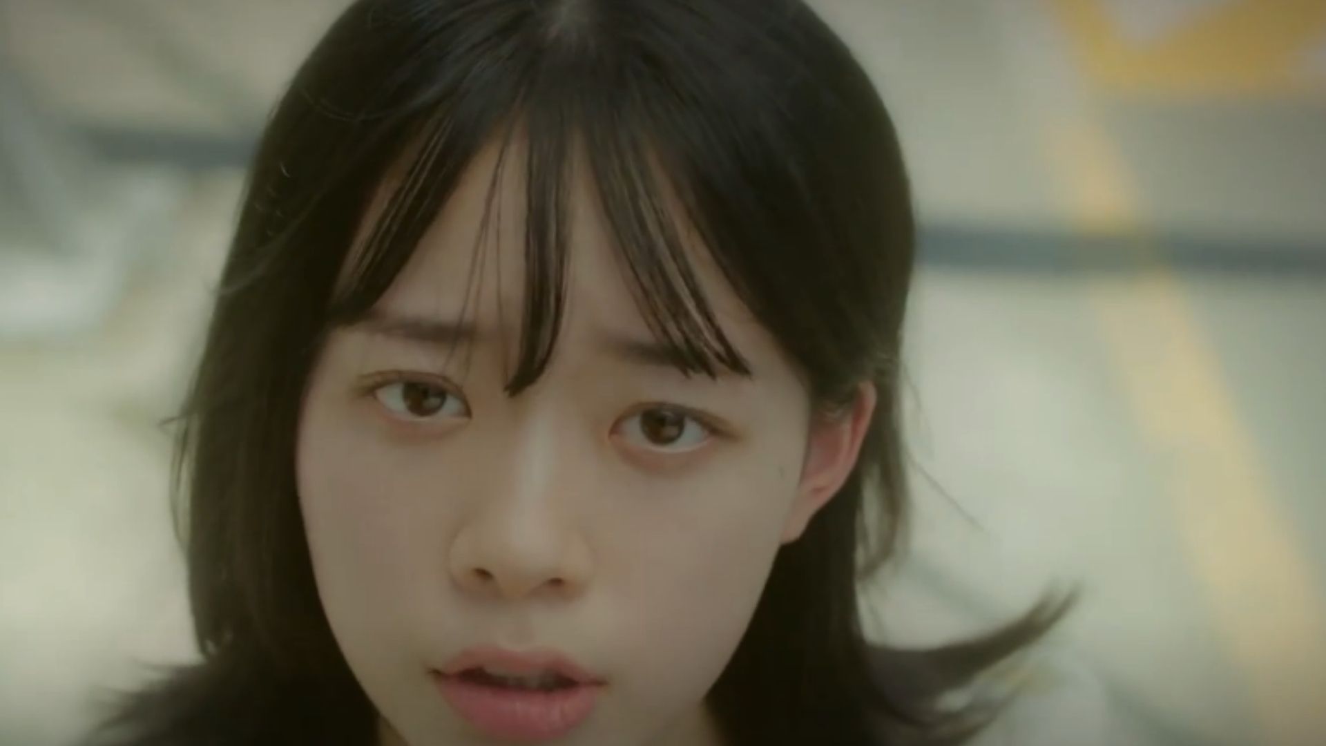 Yun Bom tìm thấy sự an tâm tuyệt đối khi đứng sau tấm lưng vững chãi của Seon Jae Gyu