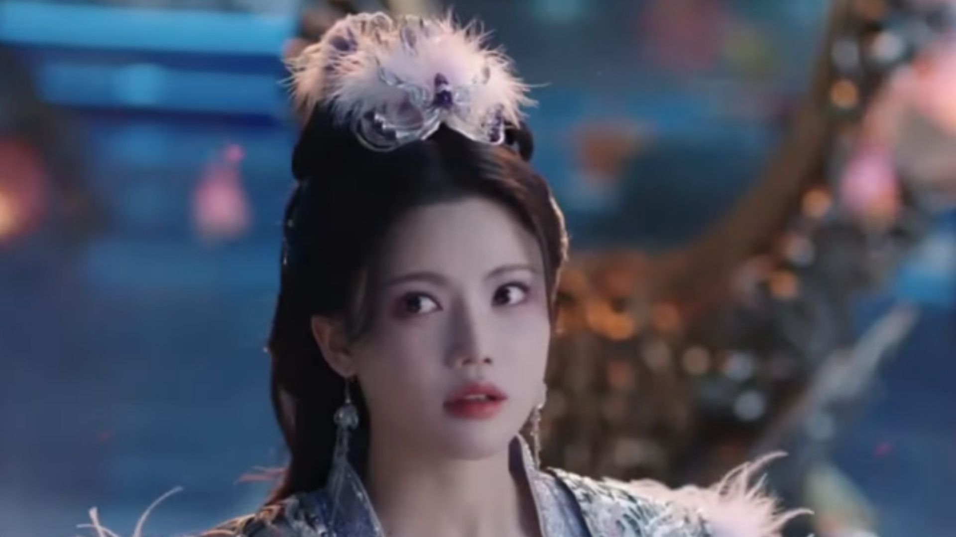 Lý Trường Thọ tỉ mỉ kiểm tra lại các lớp trận pháp quanh động phủ với vẻ mặt nghiêm trọng trước ánh mắt ngơ ngác của sư muội Linh Nga