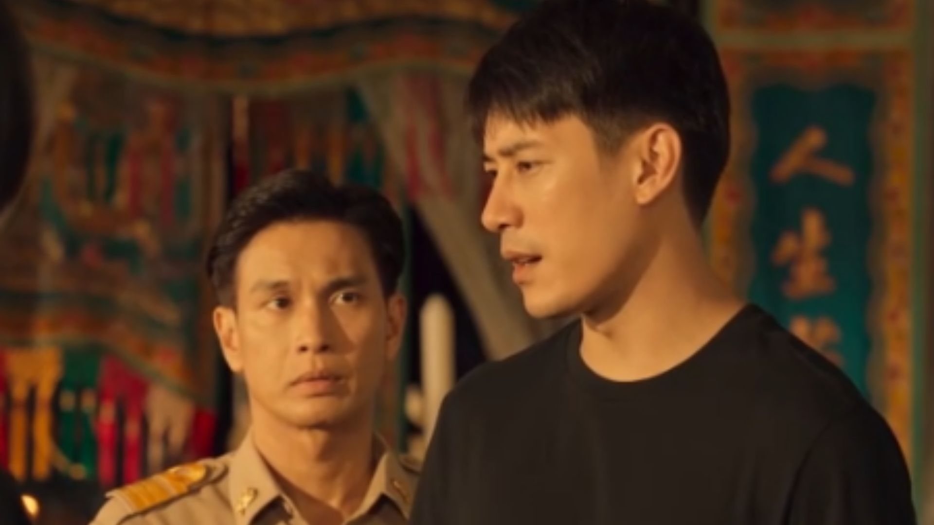 Pleo trực tiếp áp tai vào lớp vỏ kim loại, nỗ lực lắng nghe nhịp tim của thời gian để trực tiếp tìm thấy Makorn