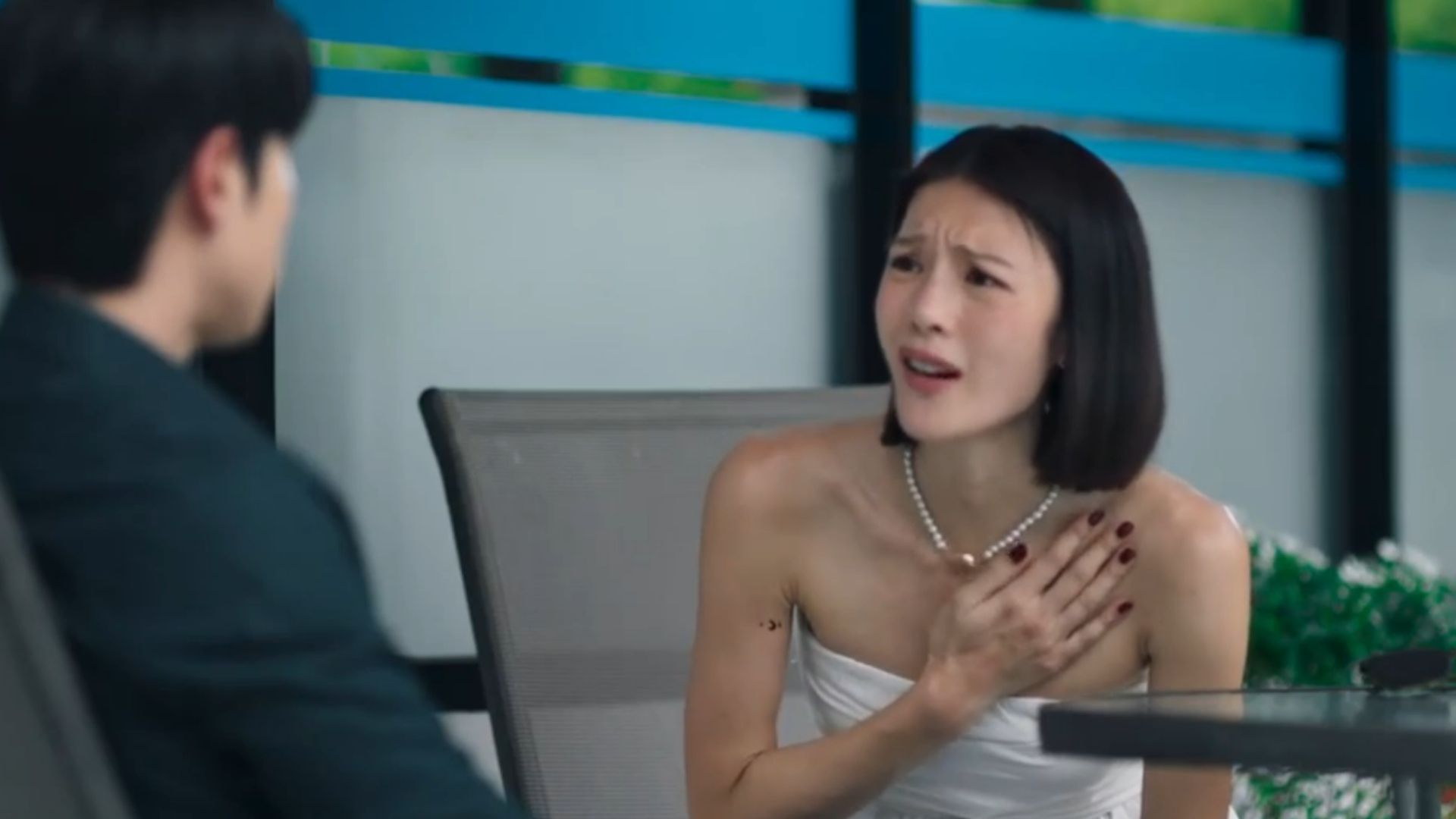 Makorn và Pleo cùng khám phá ra những trang nhật ký bí mật giải mã nguồn gốc của sự nhiễu loạn thời gian