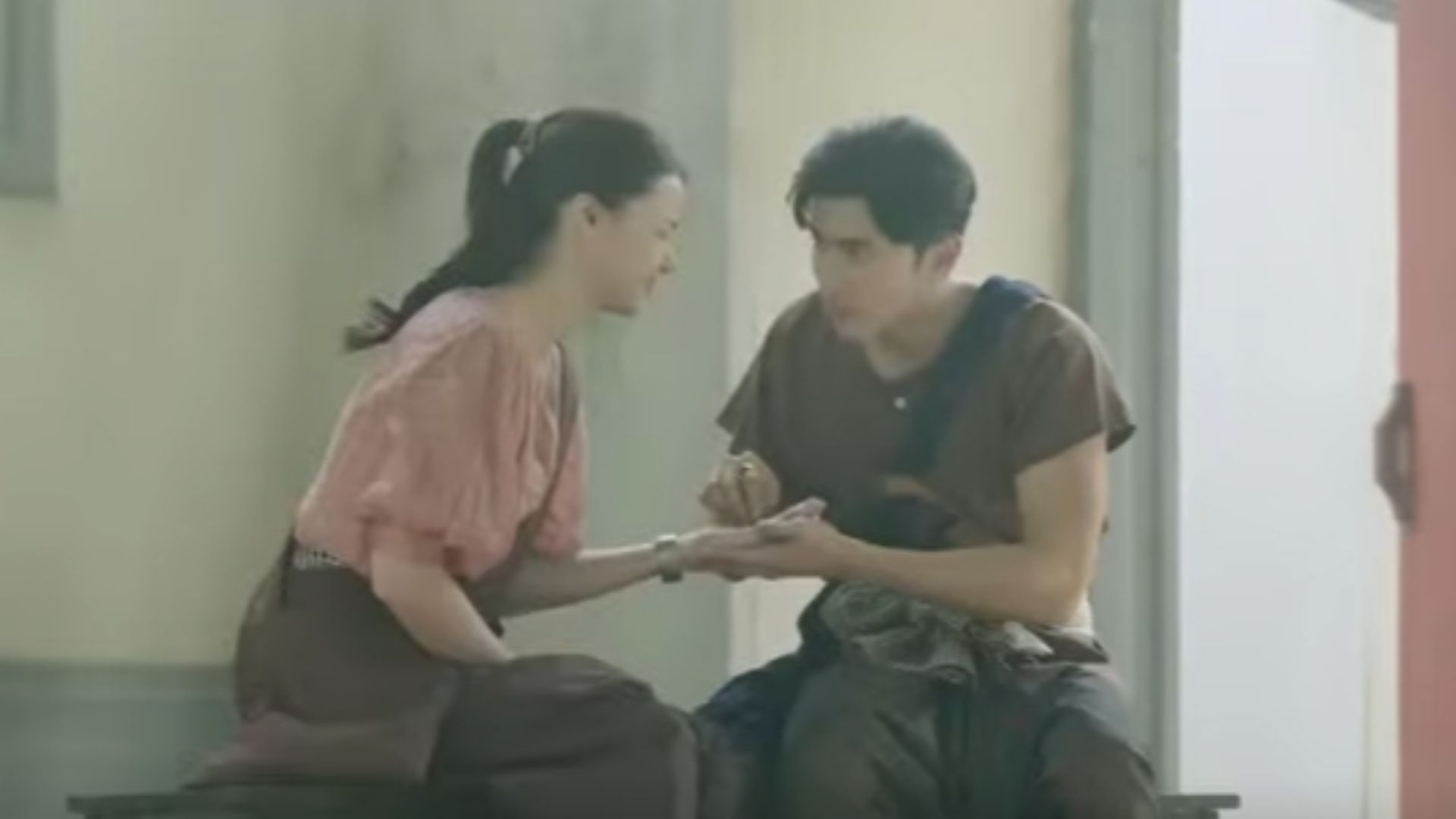 Yiam dấn thân vào bóng tối của ma thuật đen để tìm kiếm sự công bằng, trong khi Yiwha phải đối mặt với lời nguyền nghiệt ngã của bộ tộc