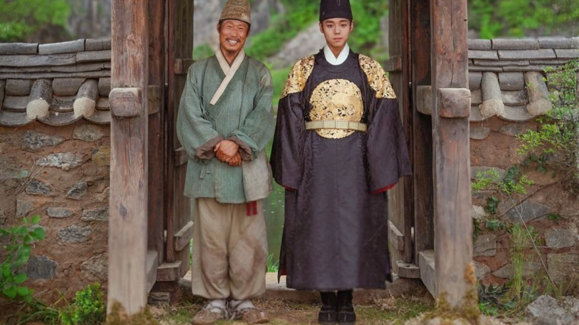 Câu chuyện nhân văn về vua phế truất và người giám hộ