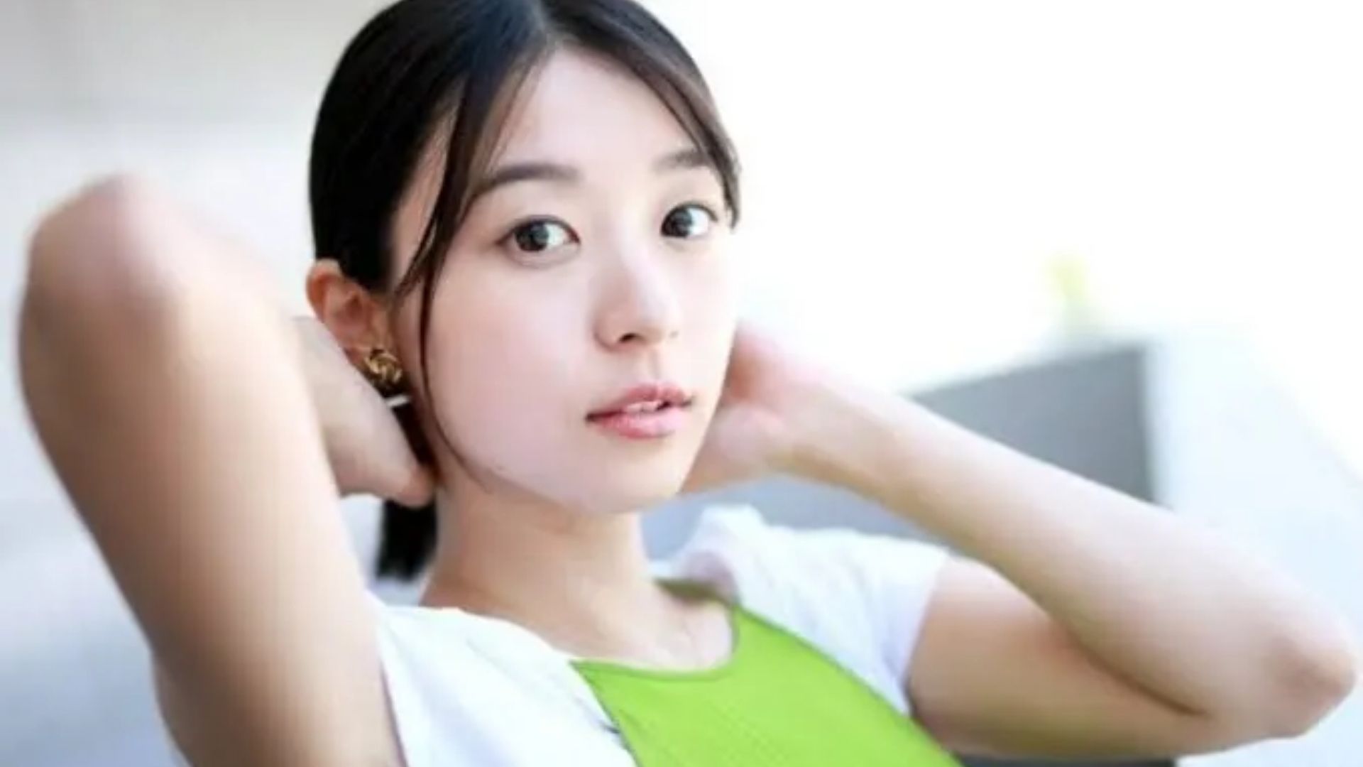 Nhóm thẩm phán trẻ tập trung phân tích hồ sơ vụ án dưới ánh đèn muộn, nỗ lực tìm kiếm một tia sáng công lý giữa mạng lưới dối trá