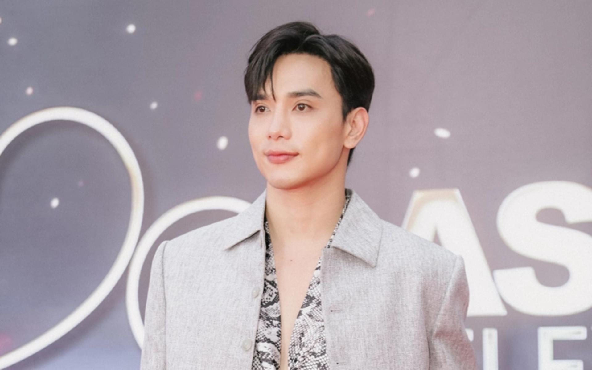 Diễn viên Thuận Nguyễn rạng rỡ trên thảm đỏ sự kiện quốc tế