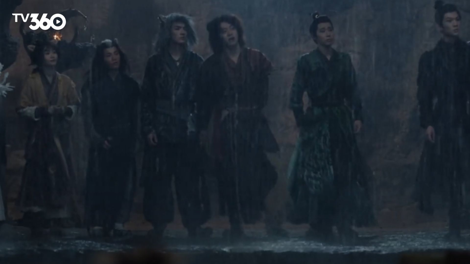 Hồng Diệp nắm chặt tay Tiêu Dao trước bến sông Vong Xuyên, cùng thề nguyện đối đầu với thế lực tà thần cổ đại vừa thức tỉnh