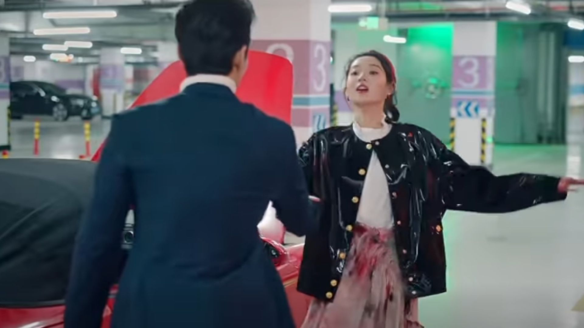 Cao Hải Minh trực tiếp quan sát từng cử chỉ nhỏ, nỗ lực giải mã danh tính thực sự của người con gái đầy bí ẩn