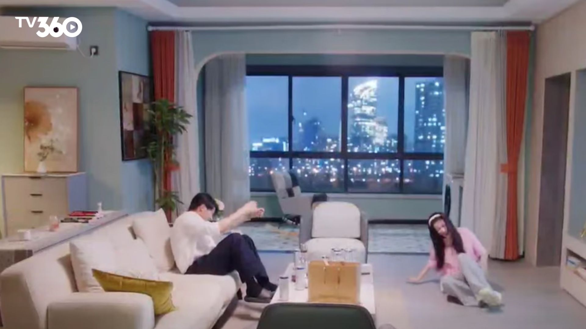 Lý Diệc Phi trực tiếp đứng ra giải vây cho chủ nhà, nỗ lực xây dựng mối quan hệ cộng sinh đầy tình nghĩa