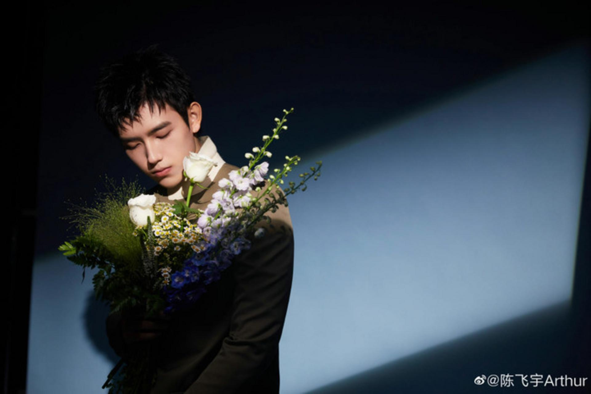 Nam diễn viên Trần Phi Vũ với vẻ ngoài nam tính và lãng tử