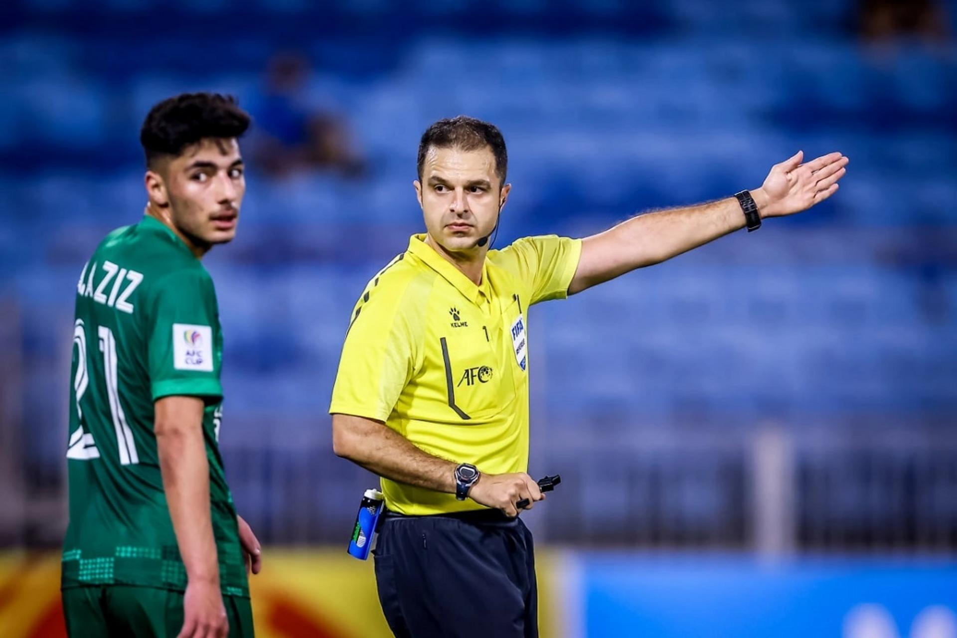 Trọng tài trận U23 việt nam và U23 uae là ông Heydari Payam