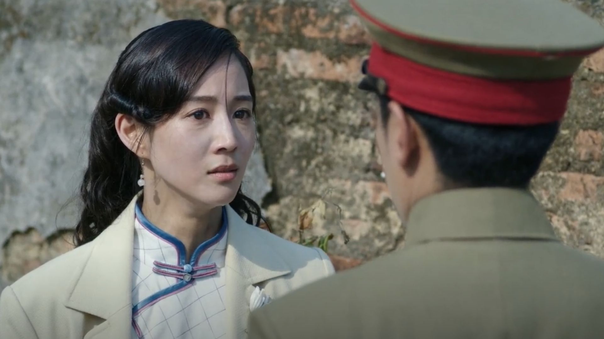 Nhóm điệp viên và lực lượng du kích tháo chạy dưới sự truy sát gắt gao của đội đặc nhiệm Nhật Bản tại khu vực rừng sâu