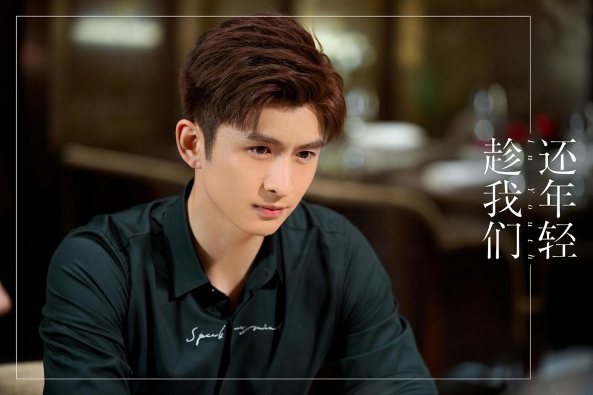 Diễn viên Trương Vân Long với vẻ ngoài nam tính và lãng tử.