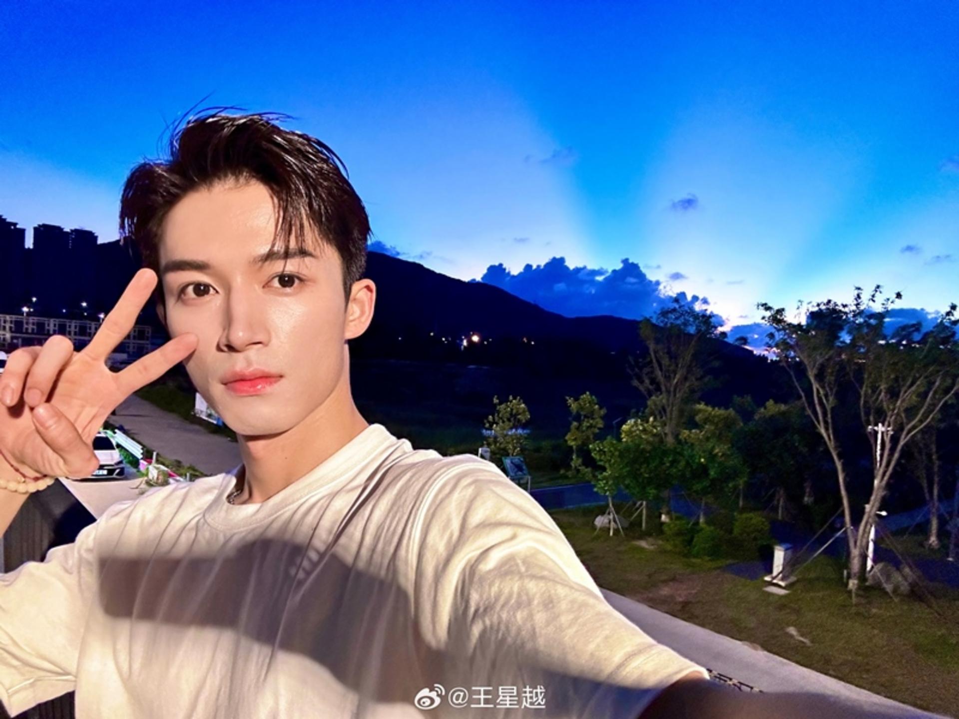 Vương Tinh Việt là sao nam sau 2000 đầy triển vọng