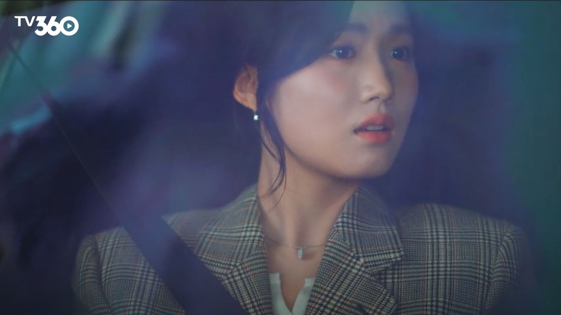 Tiêu Trĩ Vũ lúng túng tìm cách làm hòa với Hồ Tu sau một cuộc tranh luận căng thẳng về việc nghỉ làm