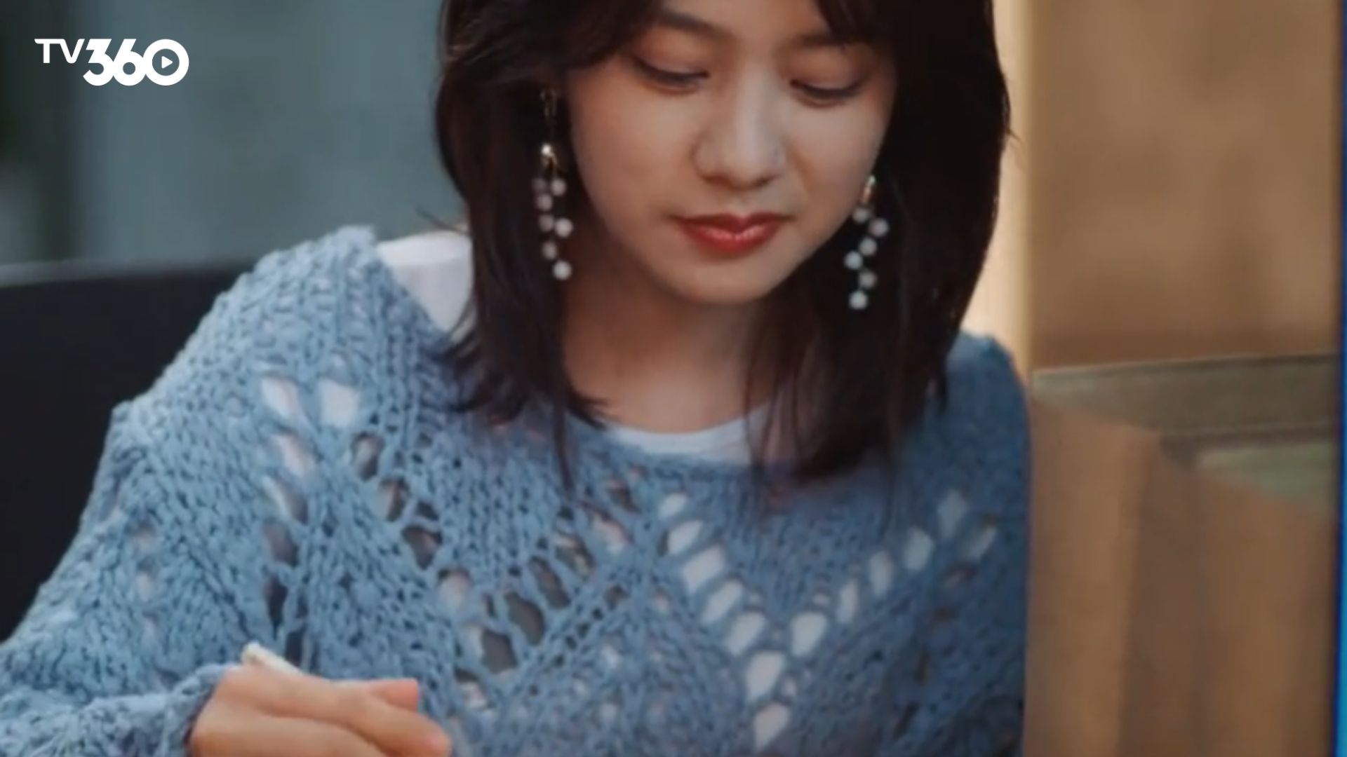 Cả gia đình Hồ Tu và Tiêu Trĩ Vũ mỉm cười viên mãn trong ngày xuất viện cùng thành viên mới