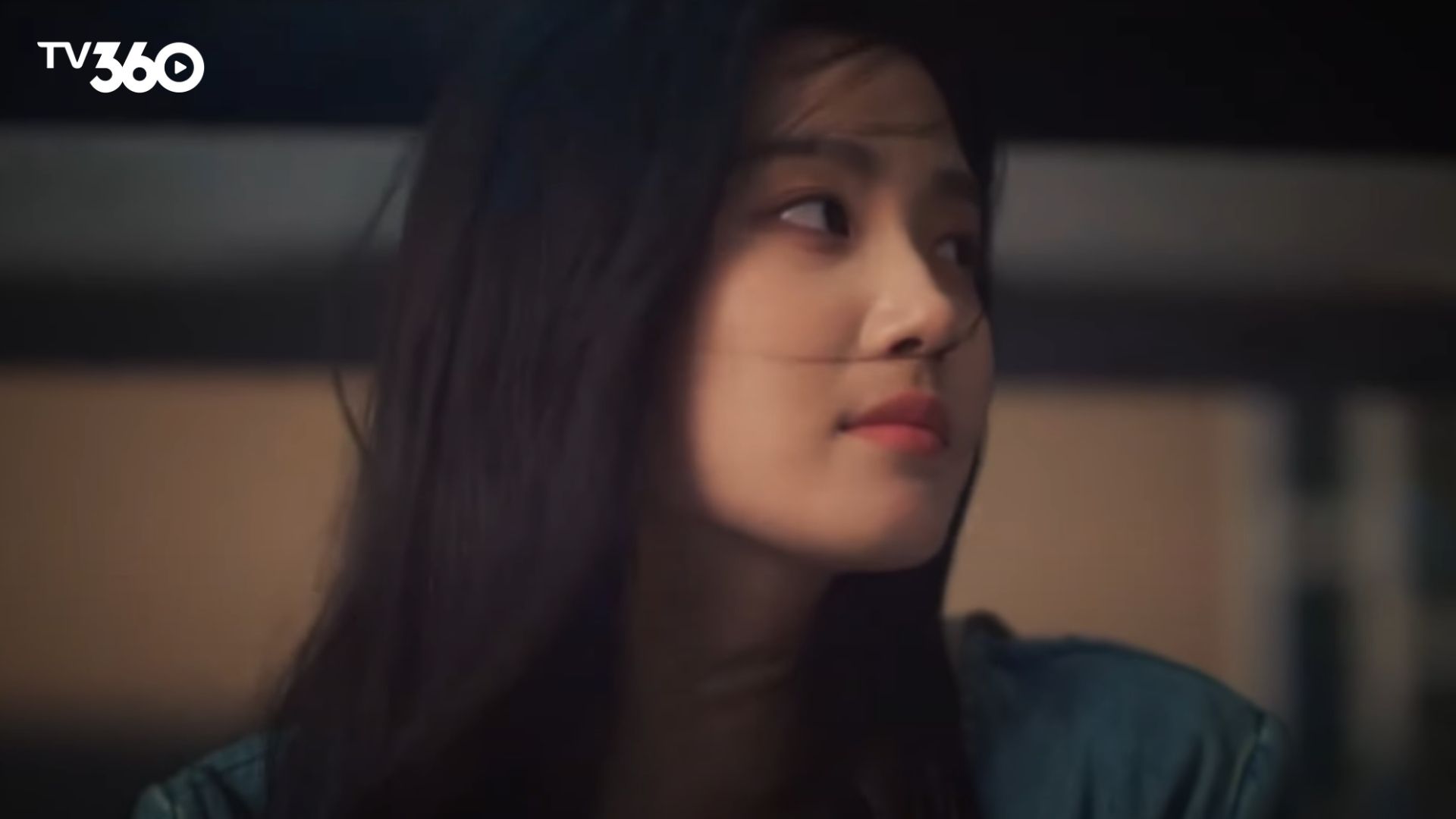 Tiêu Trĩ Vũ lo lắng xử lý các đoạn mã hệ thống để che giấu dấu vết can thiệp vì tình cảm cá nhân dành cho Hồ Tu