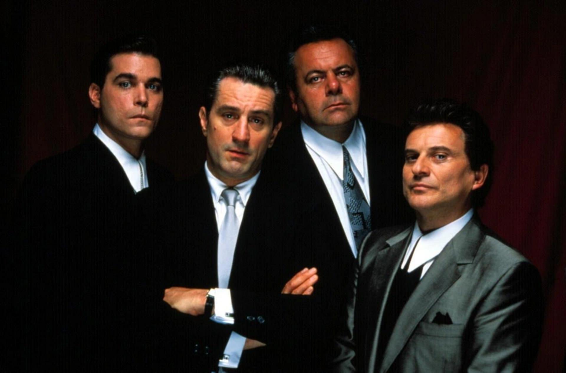 Cái nhìn trần trụi và gai góc nhất về những ảo mộng xa hoa của giới mafia.