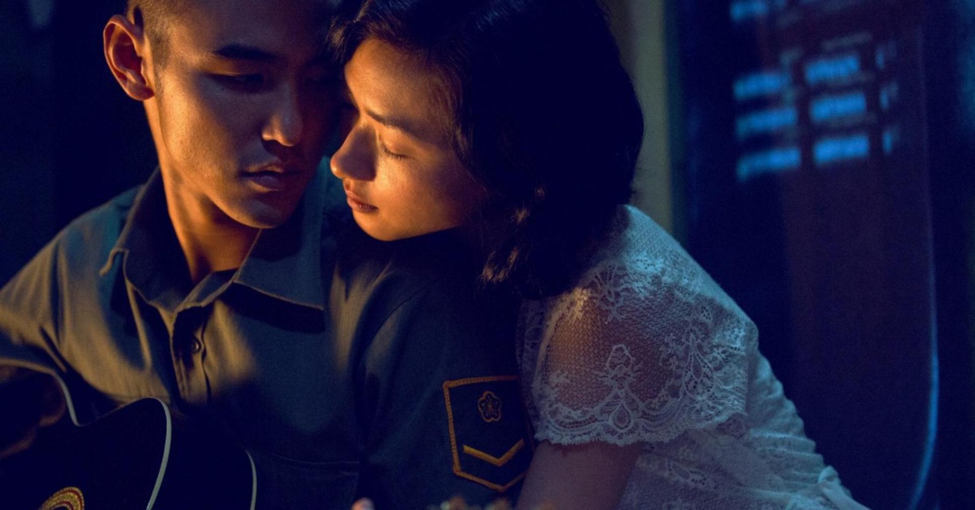 Một tình yêu mãnh liệt phải đối mặt với ranh giới của sự thật và dối lừa.