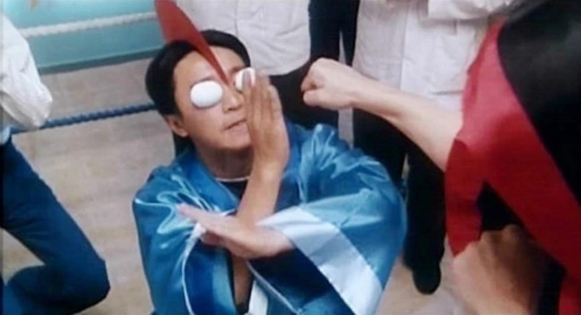 Bách Biến Tinh Quân là sự kết hợp độc đáo giữa kỹ xảo điện ảnh thập niên 90 và lối hài vô lý đặc trưng