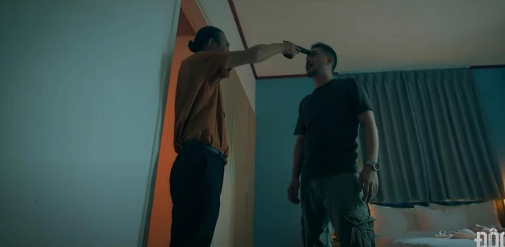 Khoảnh khắc ấn tượng nhất của phim Độc đạo tập 13 chắc chắn thuộc về Hồng