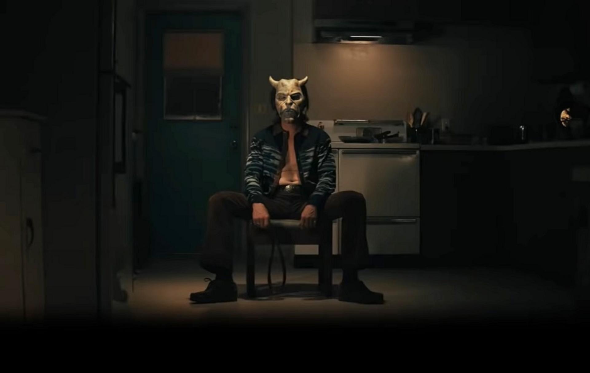 Tiếng chuông từ cõi chết trở thành tia hy vọng duy nhất cho sự sống.