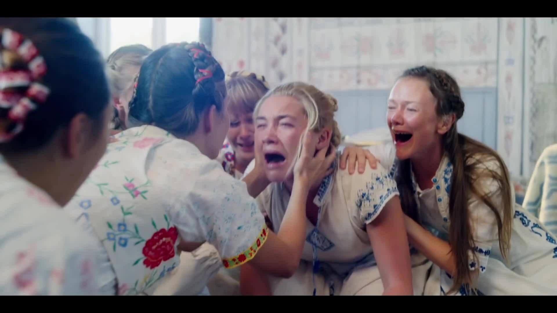 Dưới ánh mặt trời rực rỡ nhất là những nghi thức đẫm máu nhất.