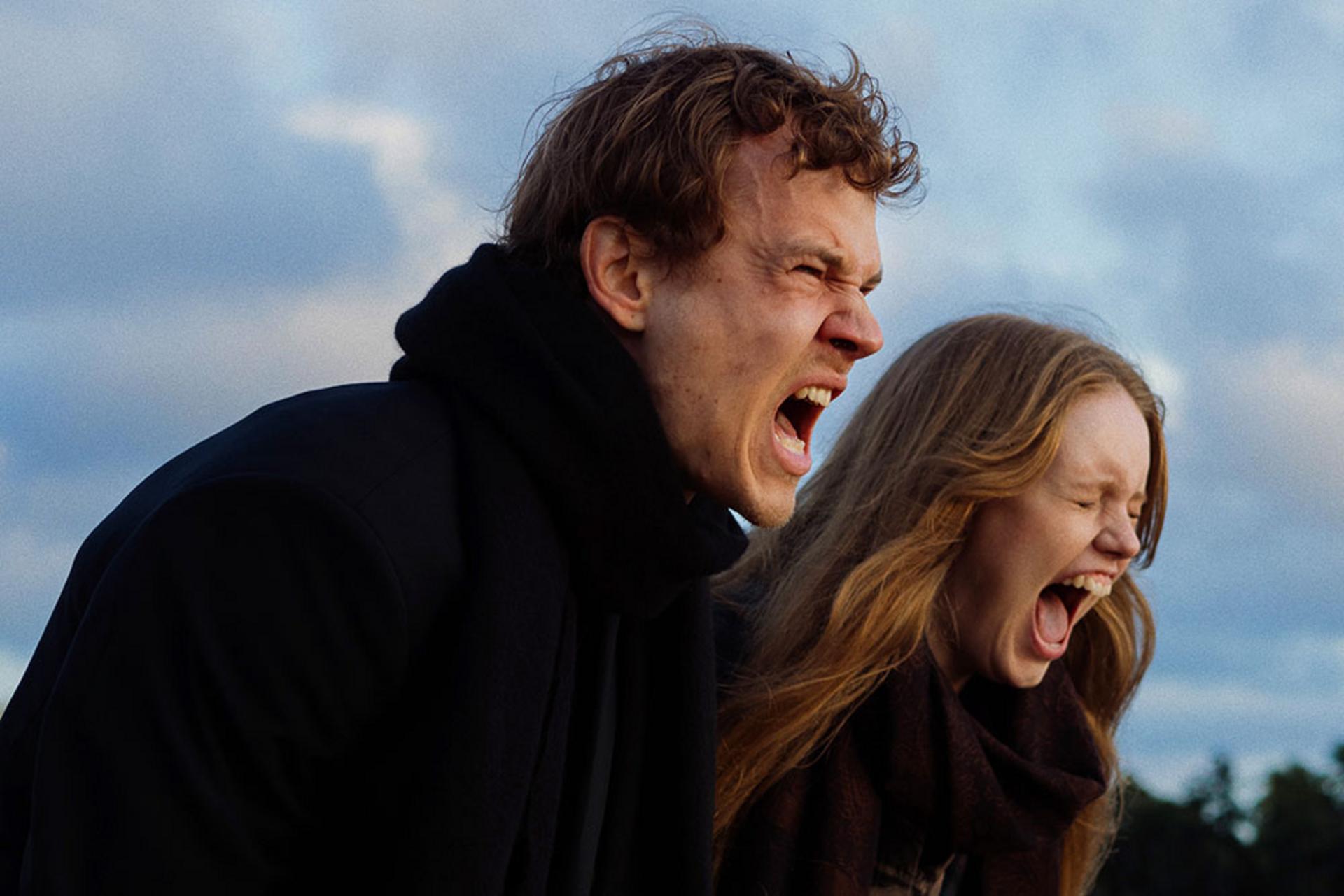 Cuộc chiến đơn độc của một linh hồn trẻ tuổi chống lại hệ thống kinh tế nghiền nát quyền tự do yêu thương.