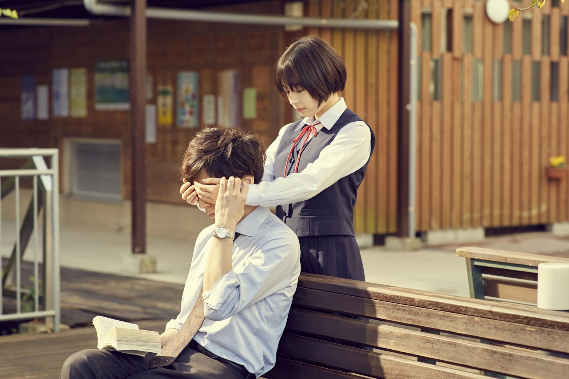 Trái tim không bao giờ phân biệt đúng sai khi đã lỡ nhịp yêu thương.