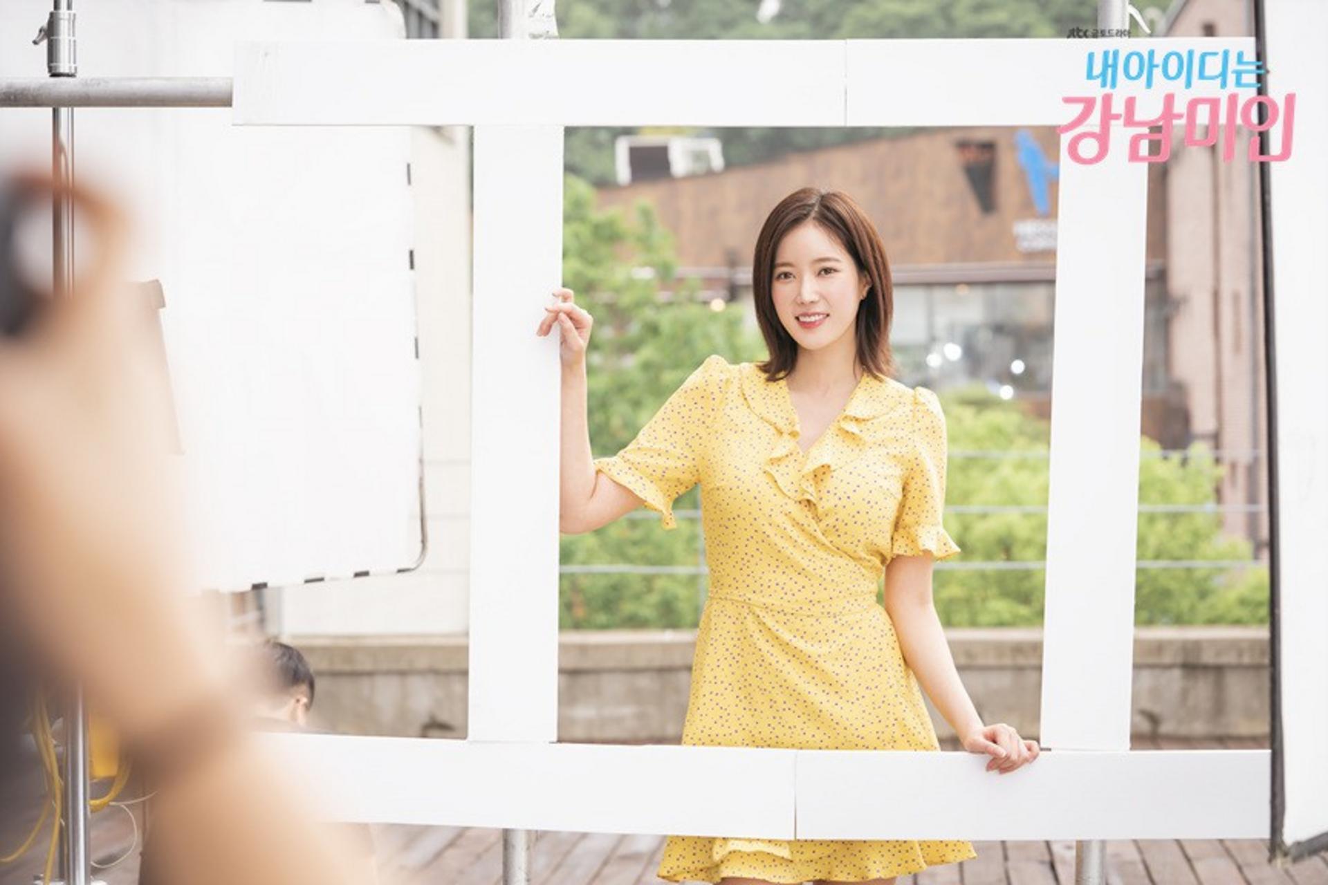 Bộ phim xoay quanh Kang Mi Rae, nữ sinh đại học phẫu thuật từng bị chê bai ngoại hình