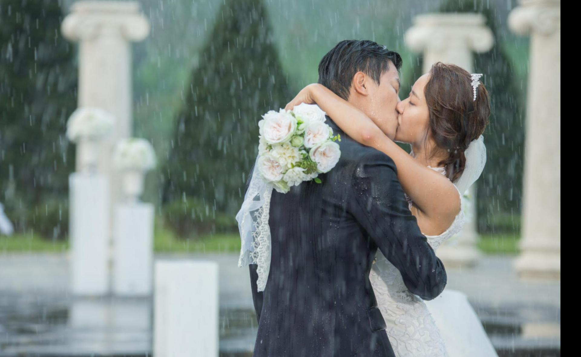 Từ mối quan hệ hợp đồng hai nhân vật dần thay đổi quan điểm về tình yêu và hôn nhân