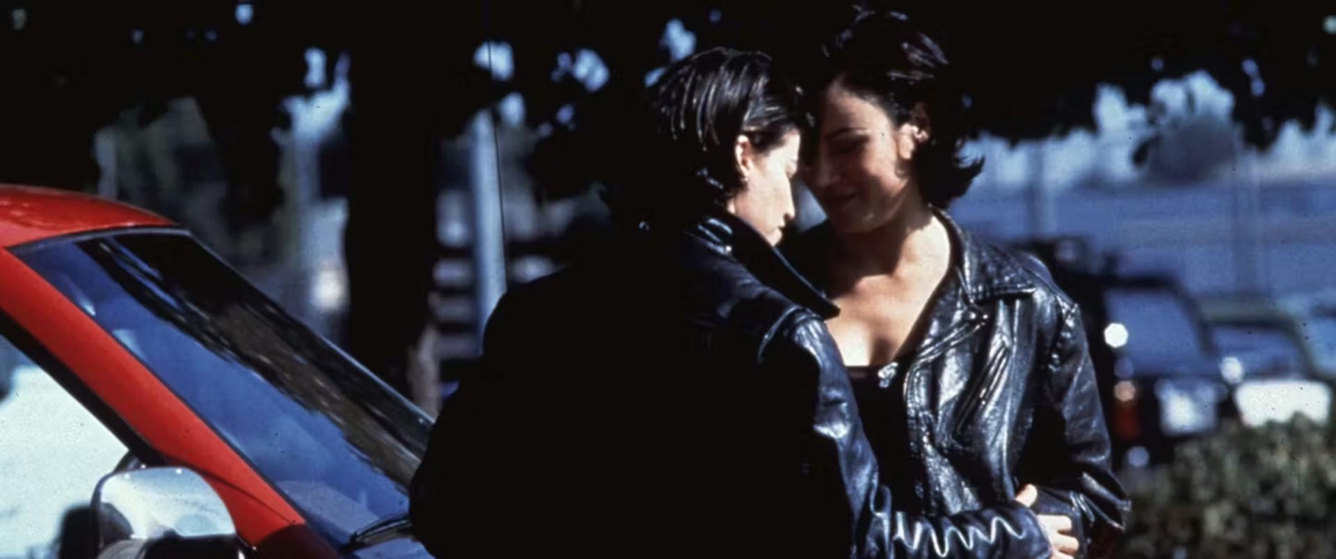 Sự kết hợp giữa trí tuệ, sắc đẹp và lòng can đảm chống lại thế giới ngầm.