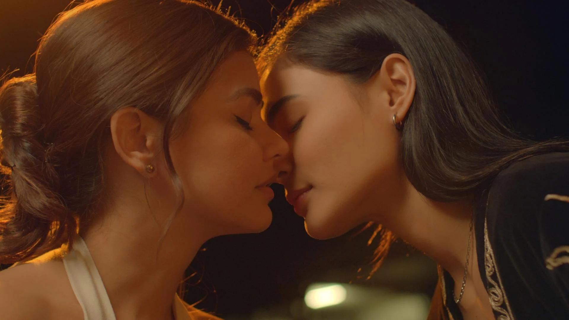 Những tâm hồn không hoàn hảo sưởi ấm cho nhau giữa đêm đông.