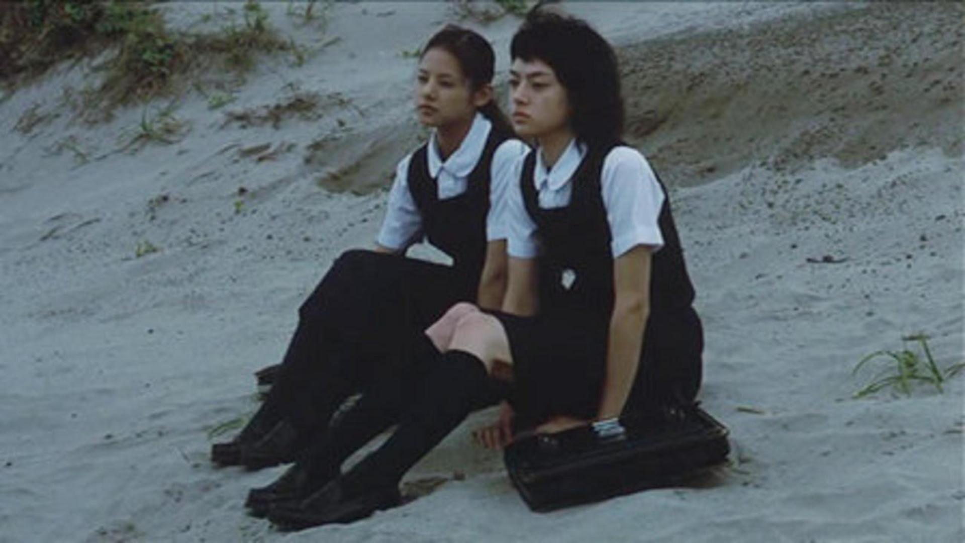 Nỗi buồn man mác của những tình cảm đầu đời chưa kịp gọi tên.